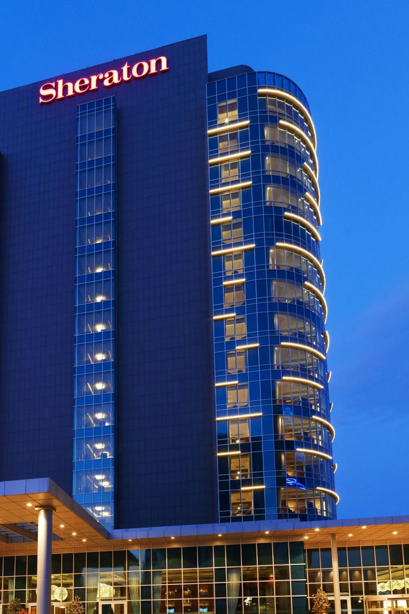 Sheraton Bursa Hotel Exterior photo The building at night